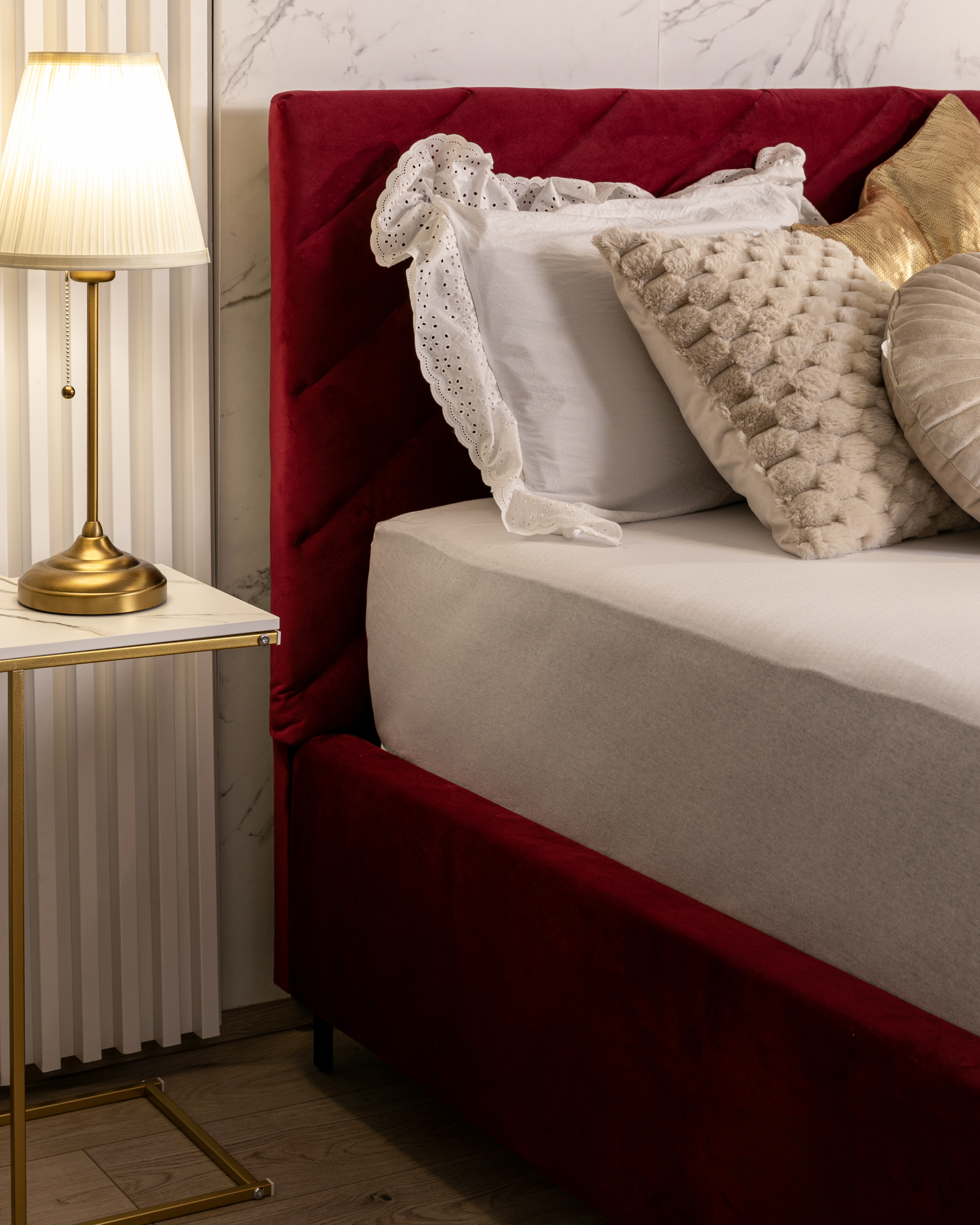 Čalouněná postel ELEGANTE 180x200 Vínová Paris s úložným prostorem kovový rošt