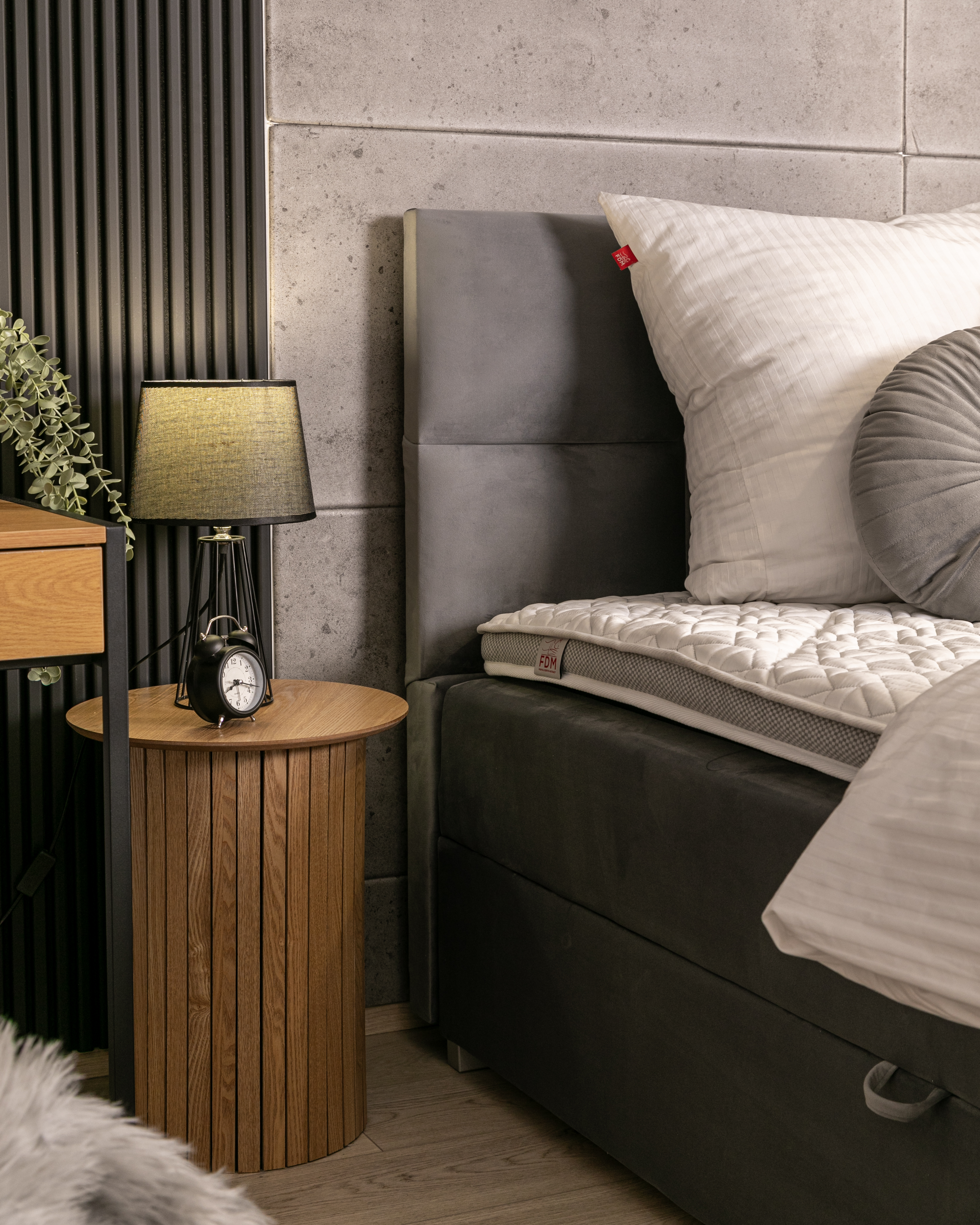 Čalouněná postel 160x200 cm PORTLAND Šedá Paris