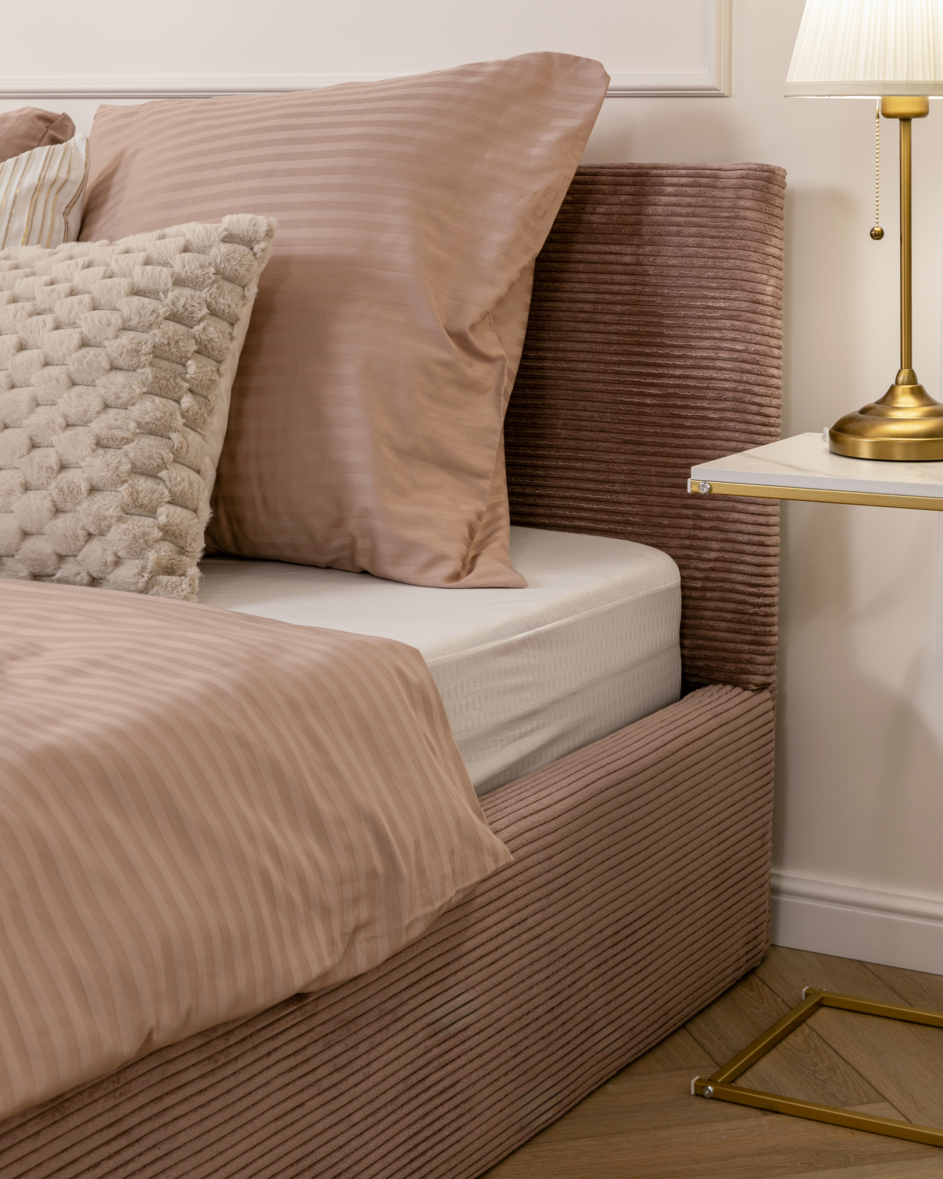 Čalouněná postel FRESIA 120x200 s kovovým zdvižným roštem RŮŽOVÁ SZTRUKS