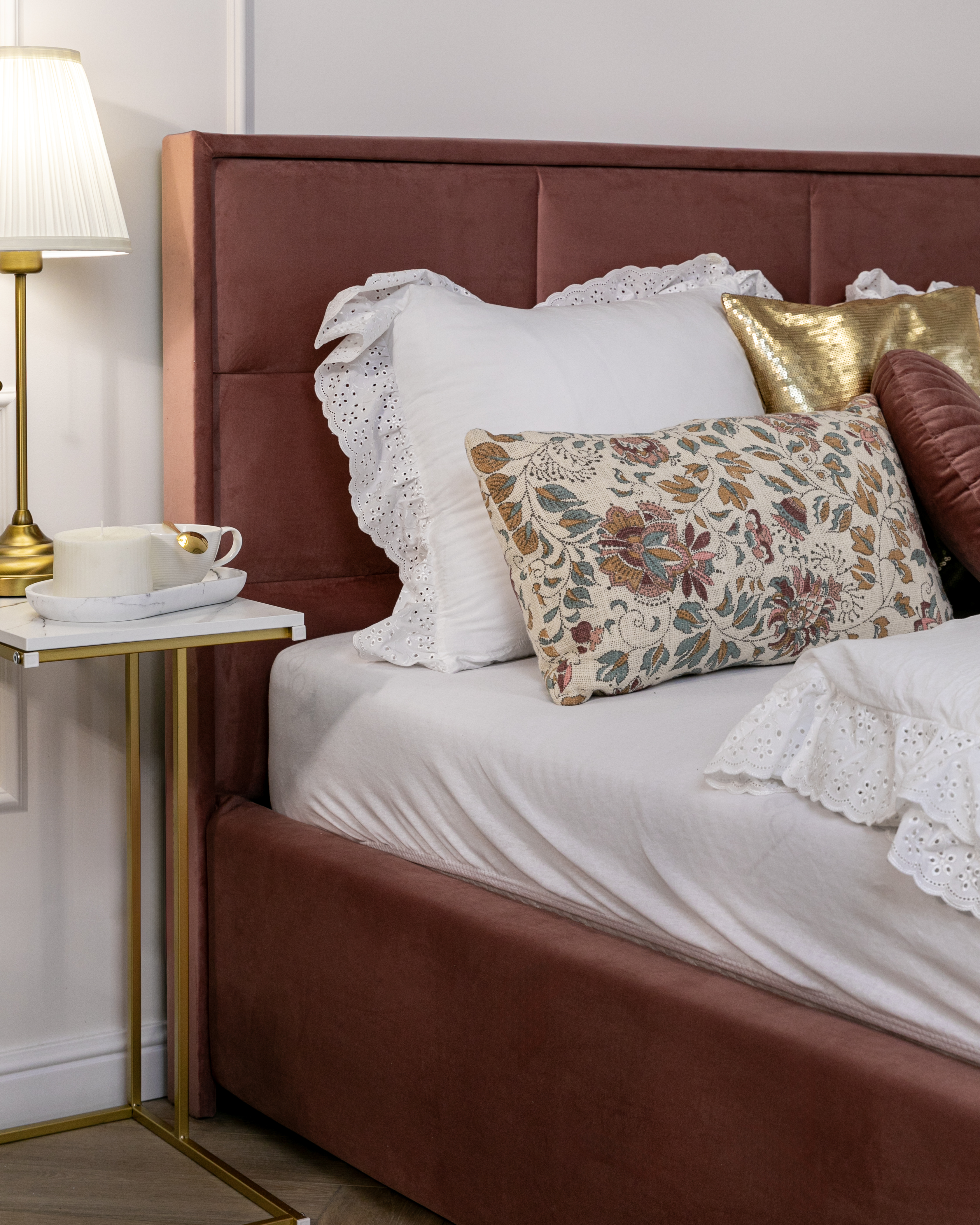 Čalouněná postel APOLLO 140x200 Lososová Paris s úložným prostorem kovový rošt